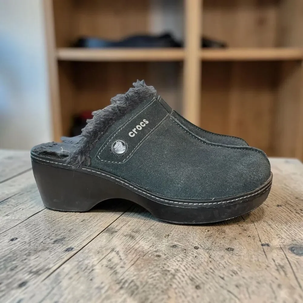 Crocs 8 Cobbler Clogs Black Suede Fur Trim Slip On Casual Mules Shoes